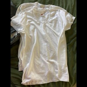 3 White V Neck Hanes t-shirts size Small NEW
